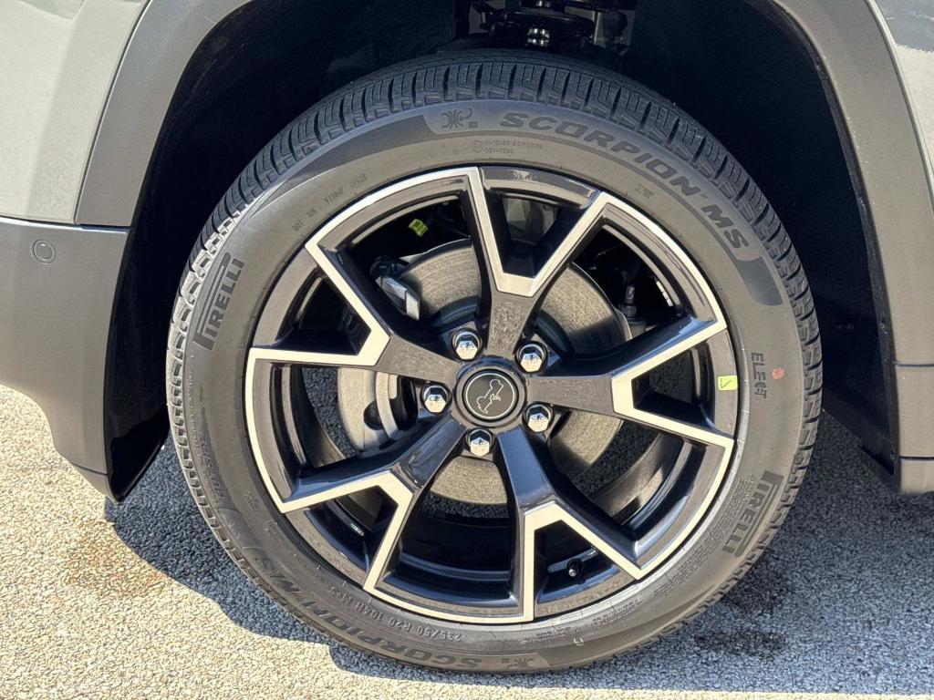 new 2026 Jeep Cherokee car, priced at $46,339