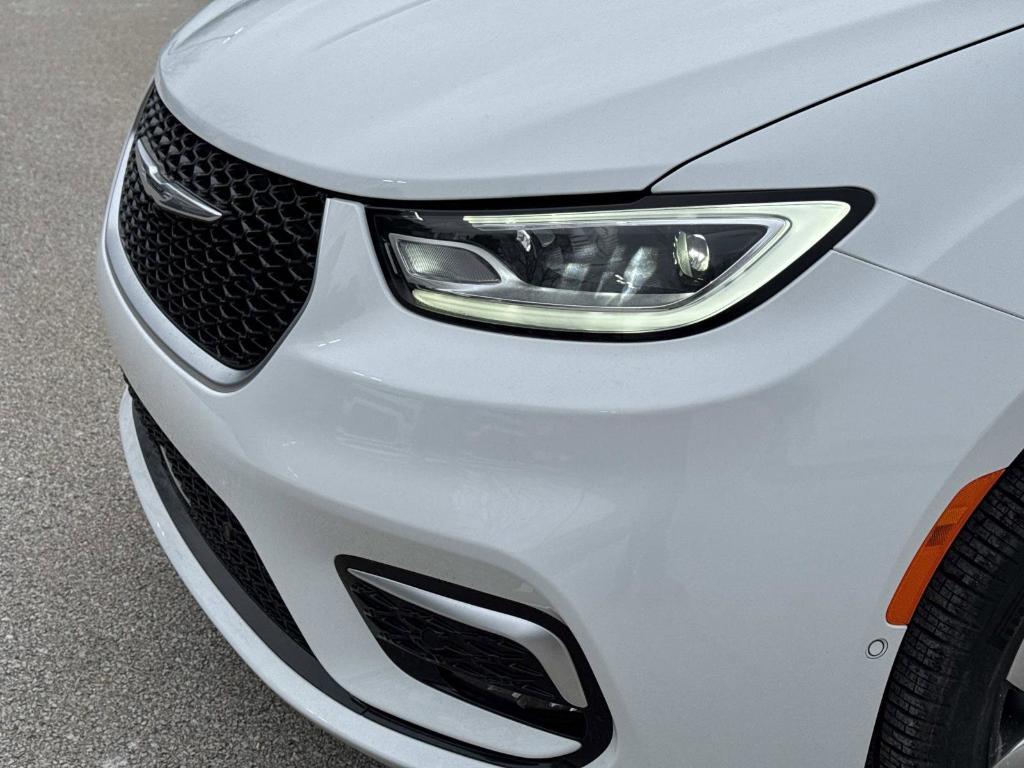 new 2026 Chrysler Pacifica car, priced at $59,212