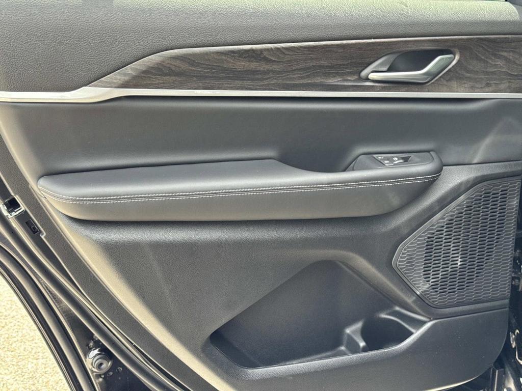 new 2026 Jeep Grand Cherokee L car, priced at $49,929