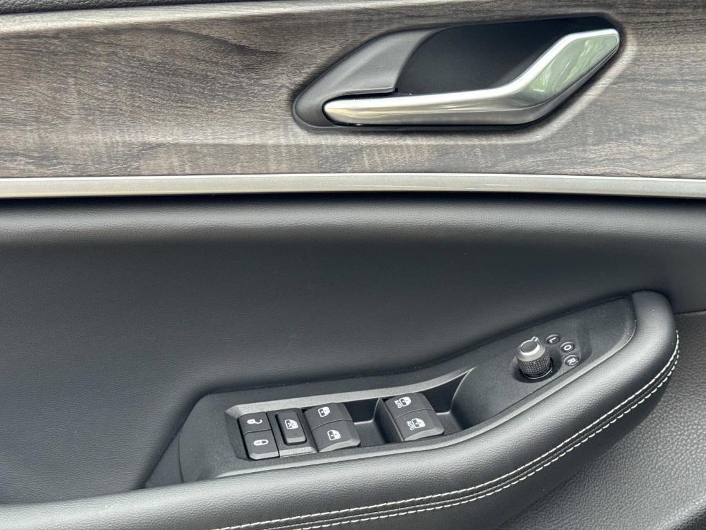 new 2026 Jeep Grand Cherokee L car, priced at $49,929