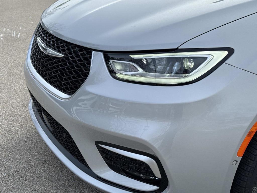 new 2026 Chrysler Pacifica car, priced at $58,556