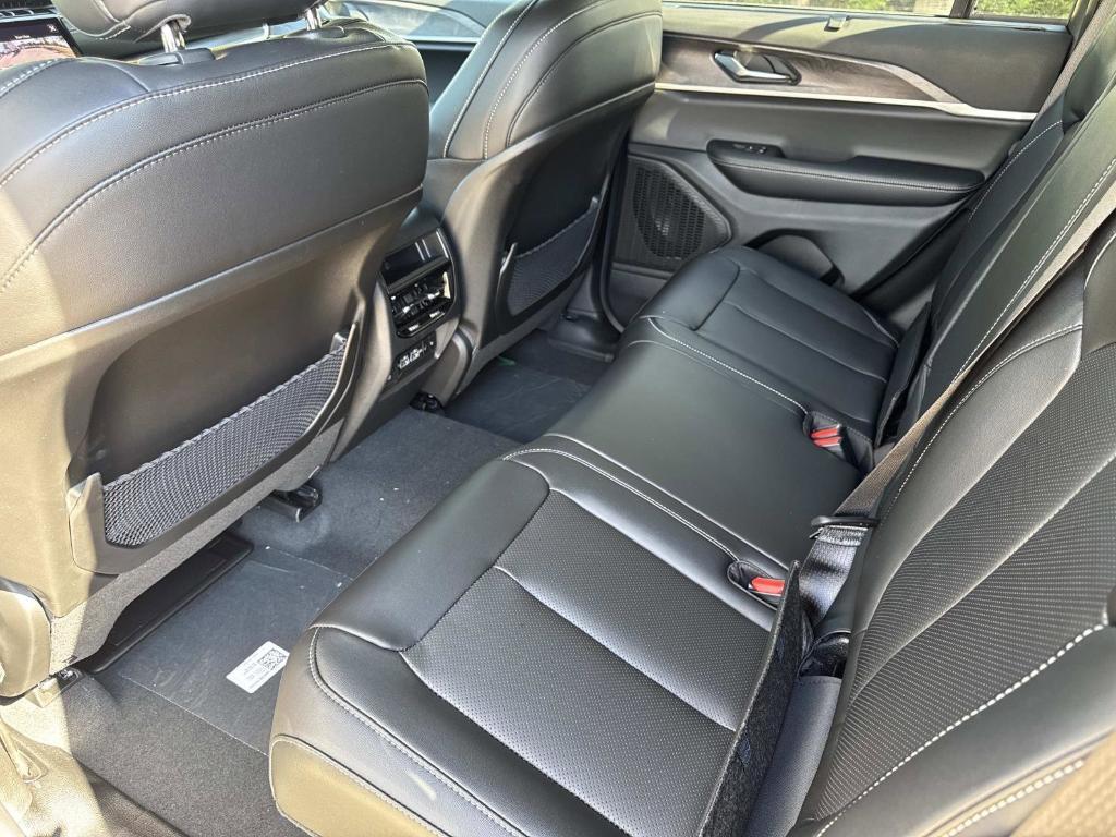 new 2025 Jeep Grand Cherokee car, priced at $49,253