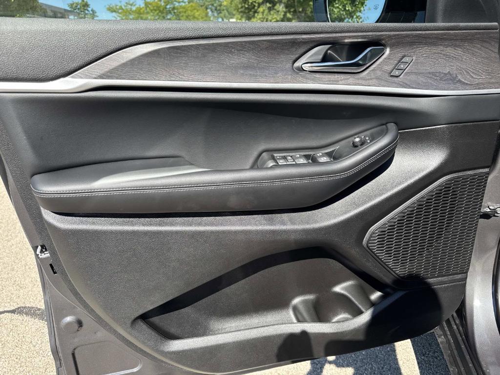 new 2025 Jeep Grand Cherokee car, priced at $49,253