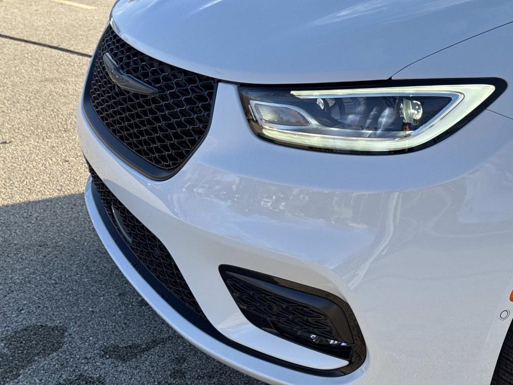 new 2026 Chrysler Pacifica car, priced at $51,009
