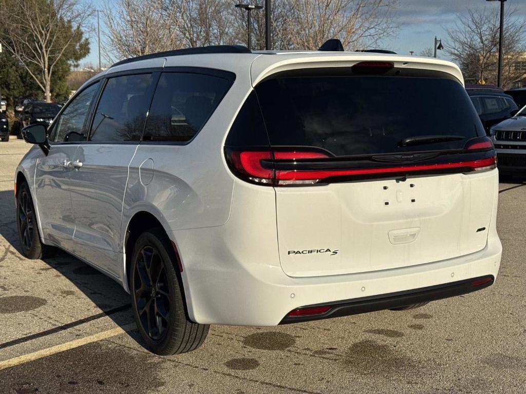 new 2026 Chrysler Pacifica car, priced at $51,009