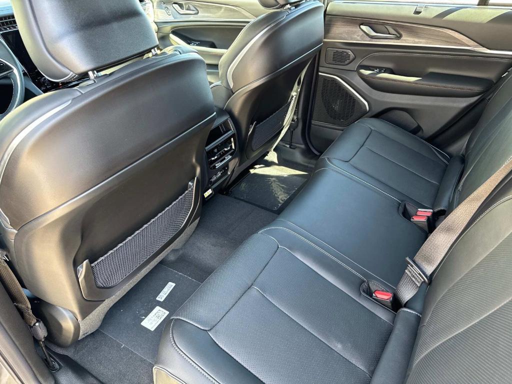 new 2025 Jeep Grand Cherokee car, priced at $53,855