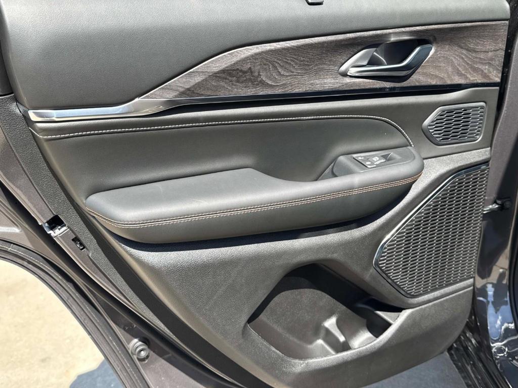 new 2025 Jeep Grand Cherokee car, priced at $53,855