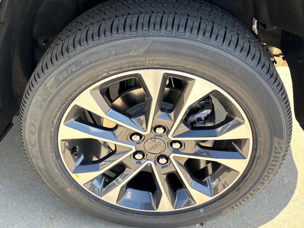 new 2025 Jeep Grand Cherokee car, priced at $53,855