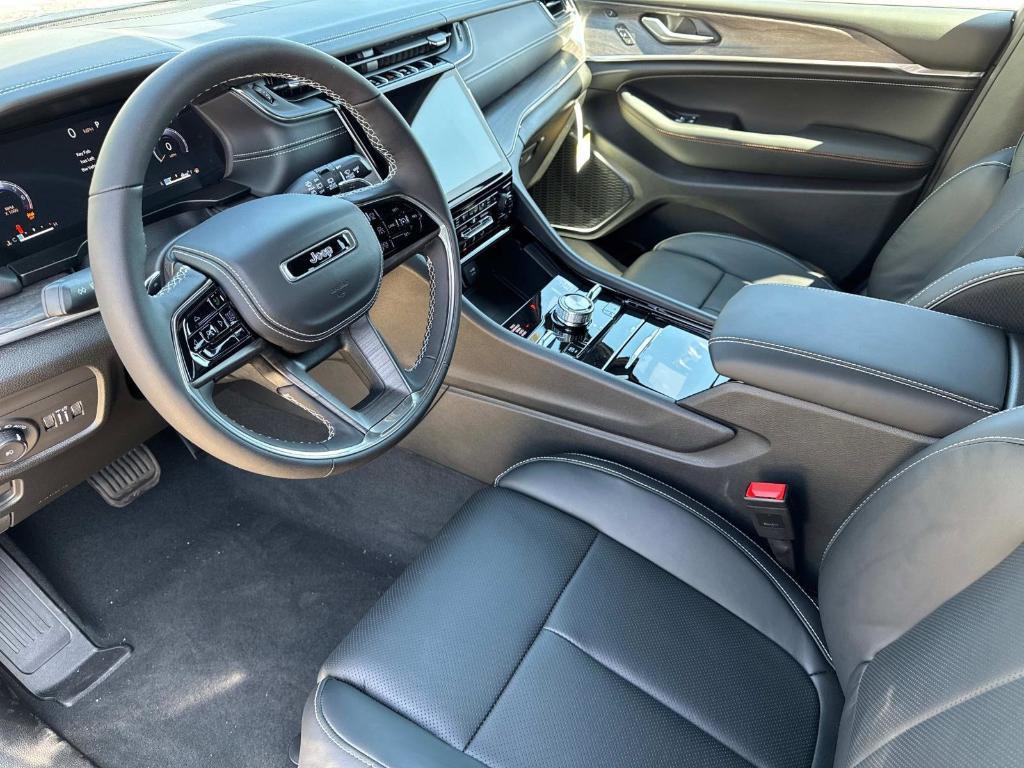 new 2025 Jeep Grand Cherokee car, priced at $53,855