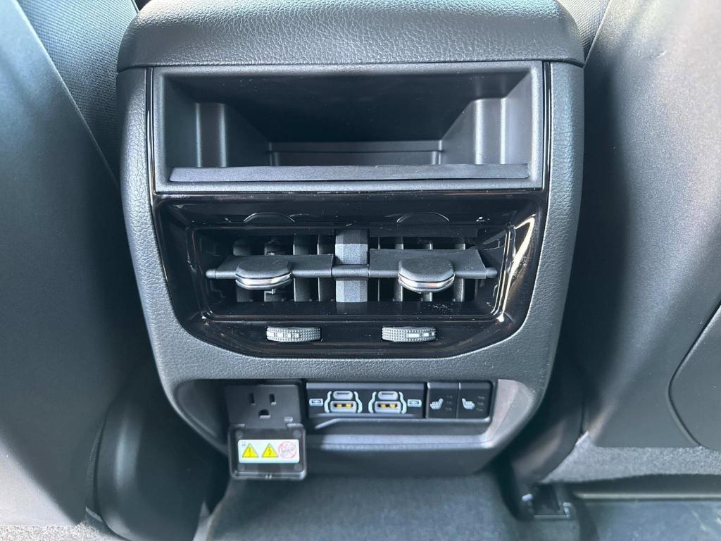 new 2025 Jeep Grand Cherokee car, priced at $53,855