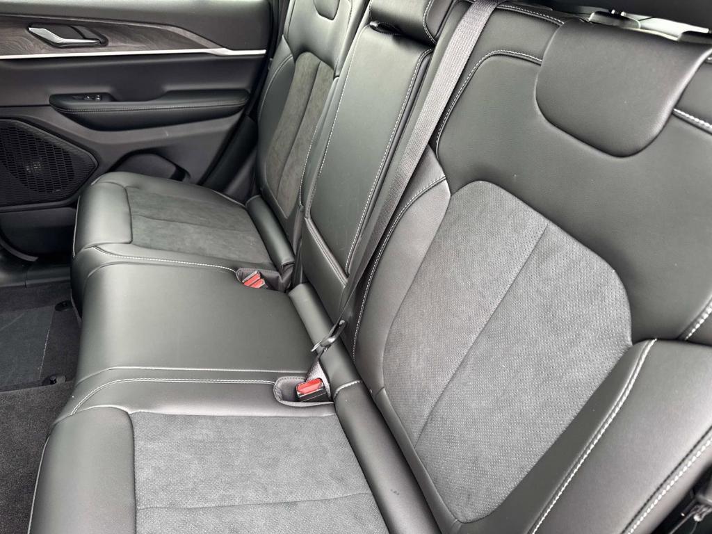 new 2026 Jeep Grand Cherokee car, priced at $47,424