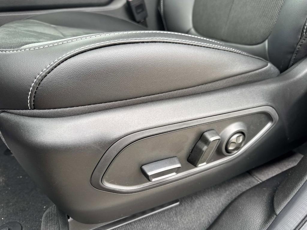new 2026 Jeep Grand Cherokee car, priced at $47,424