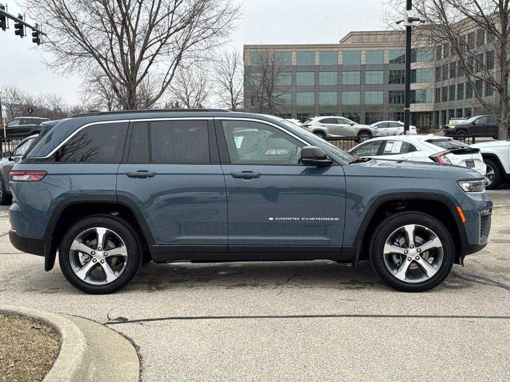 new 2026 Jeep Grand Cherokee car, priced at $47,984