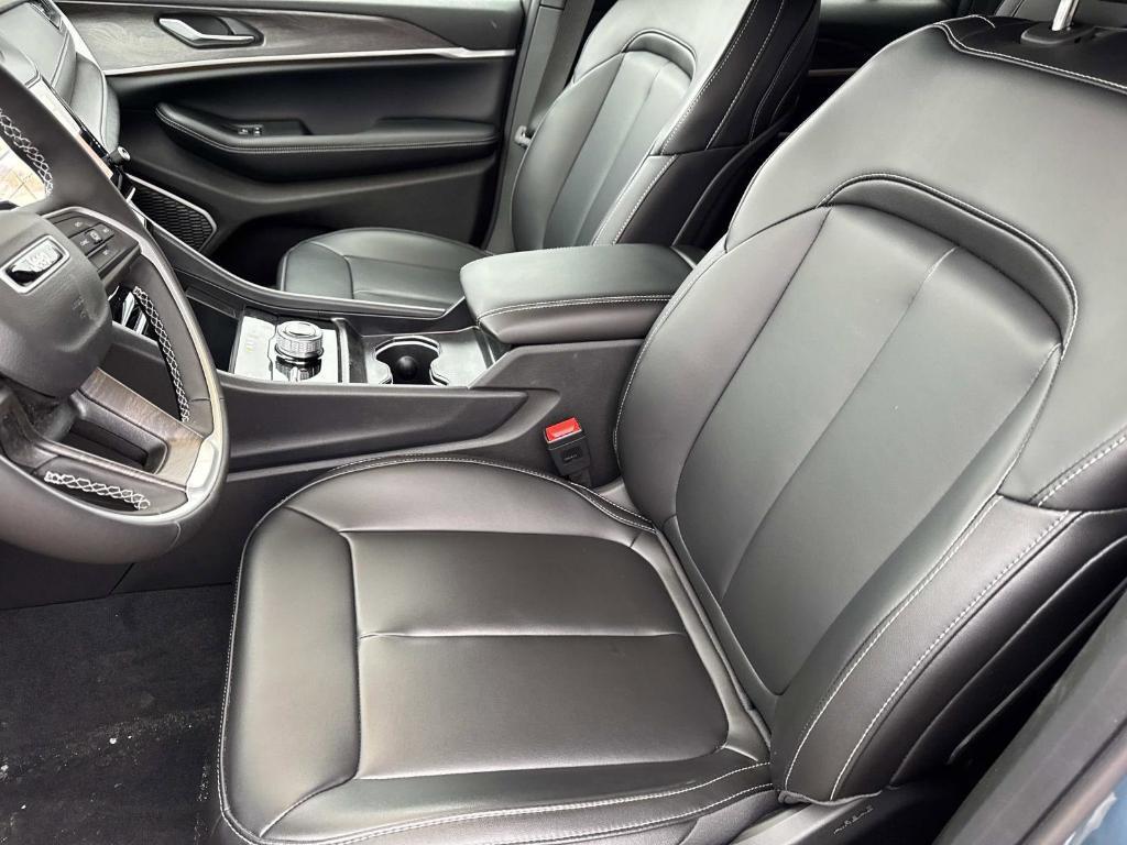 new 2026 Jeep Grand Cherokee car, priced at $47,984