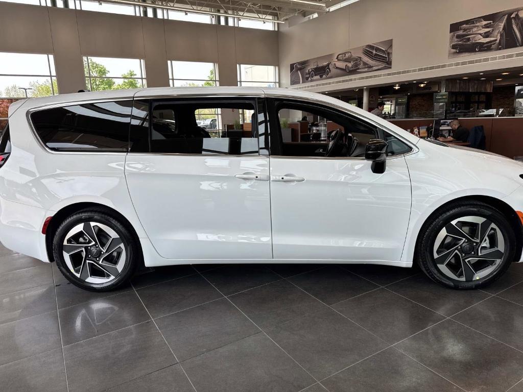 new 2027 Chrysler Pacifica car, priced at $52,359