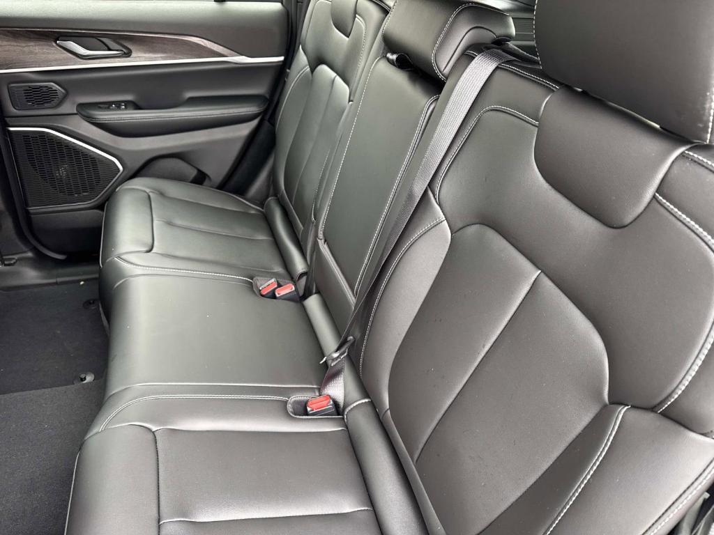 new 2026 Jeep Grand Cherokee car, priced at $47,984