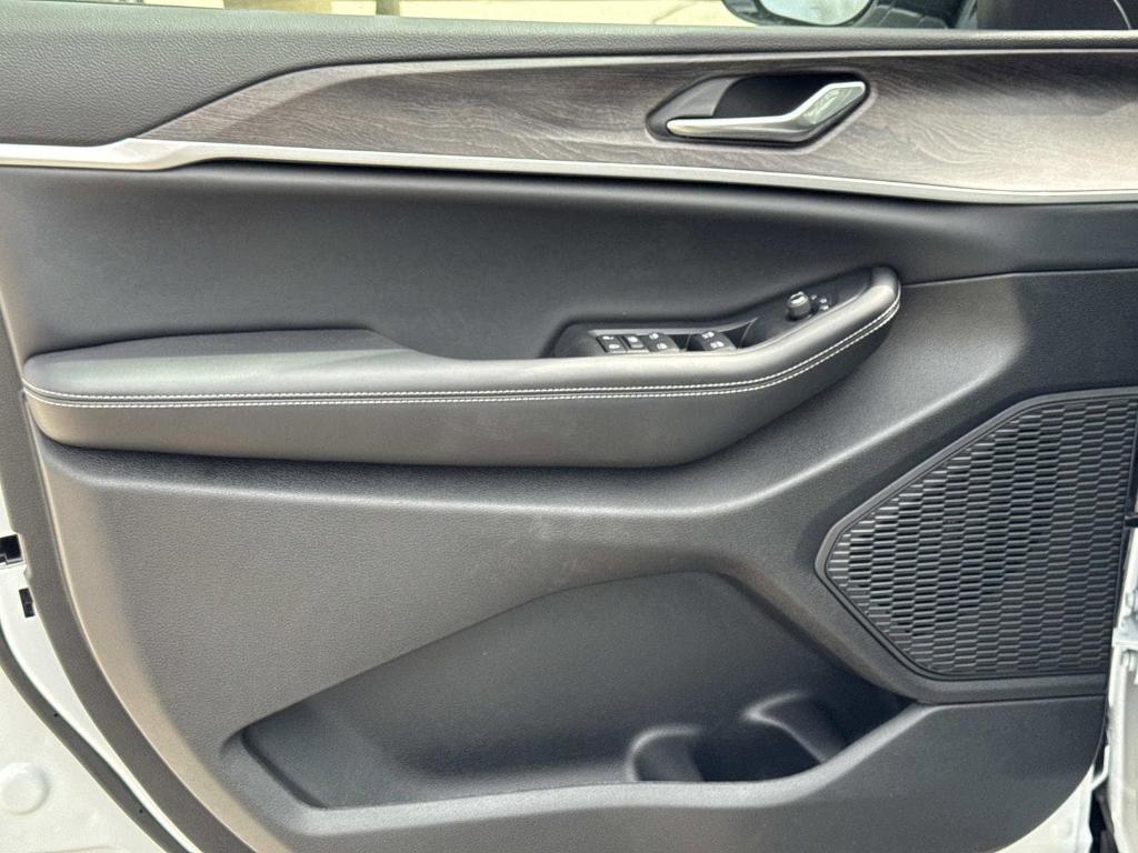 new 2026 Jeep Grand Cherokee L car, priced at $48,829