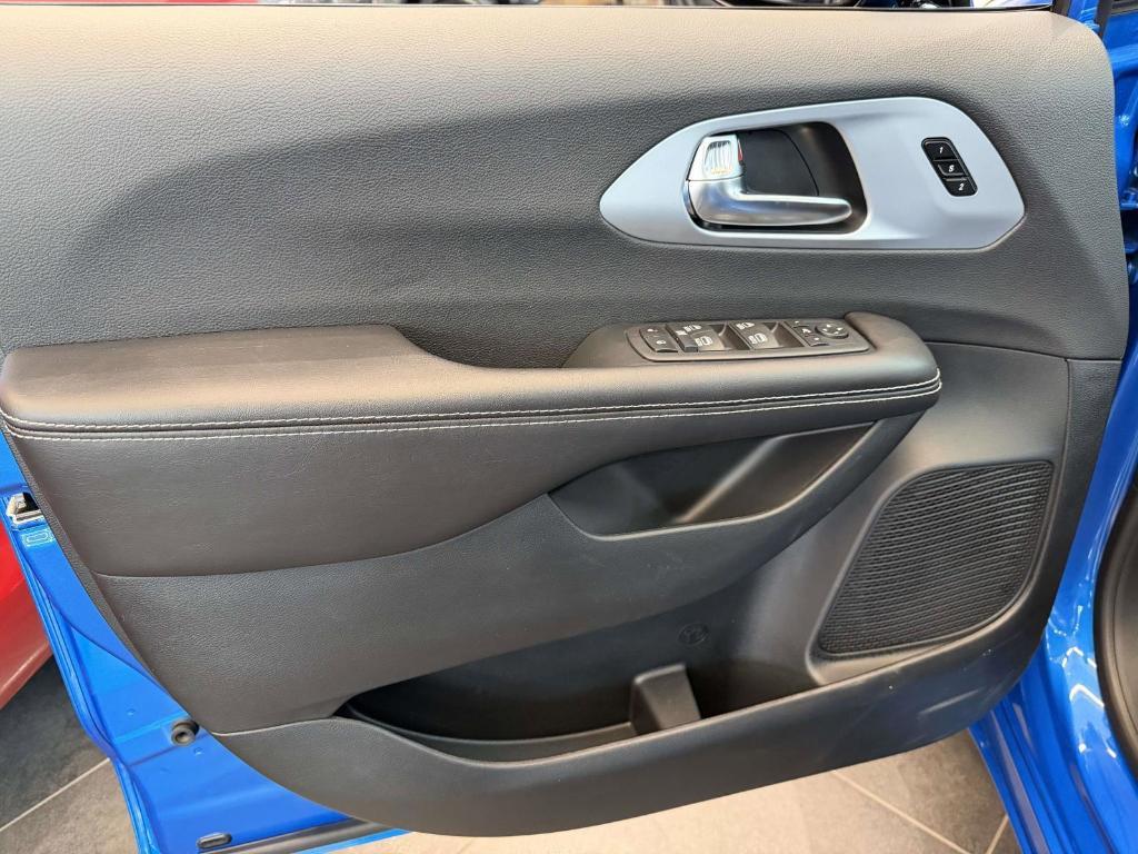 new 2026 Chrysler Pacifica car, priced at $52,364