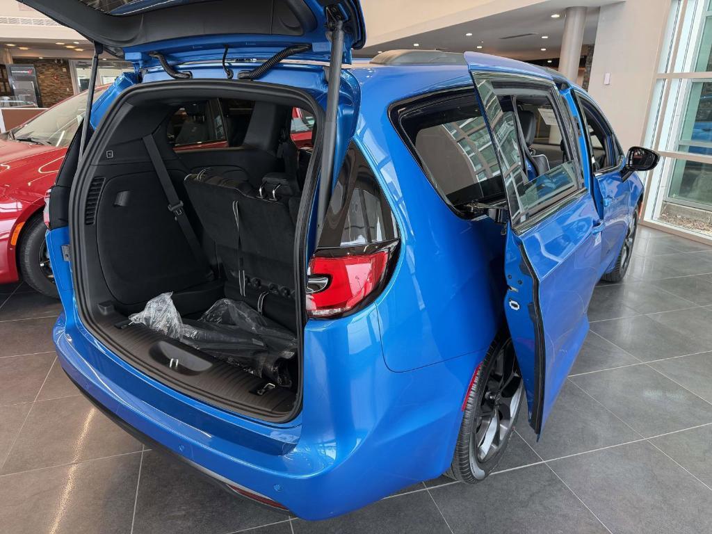 new 2026 Chrysler Pacifica car, priced at $52,364