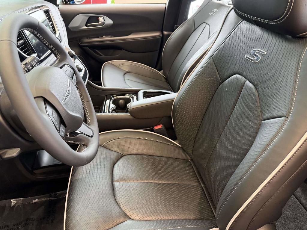 new 2026 Chrysler Pacifica car, priced at $52,364
