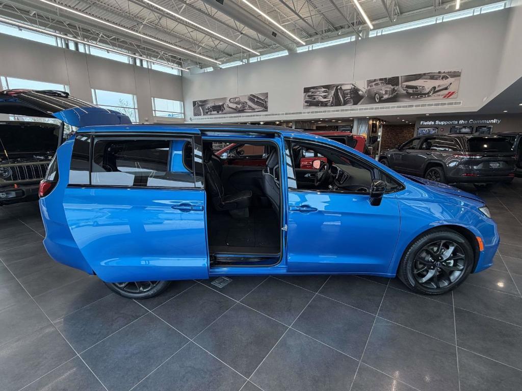 new 2026 Chrysler Pacifica car, priced at $52,364