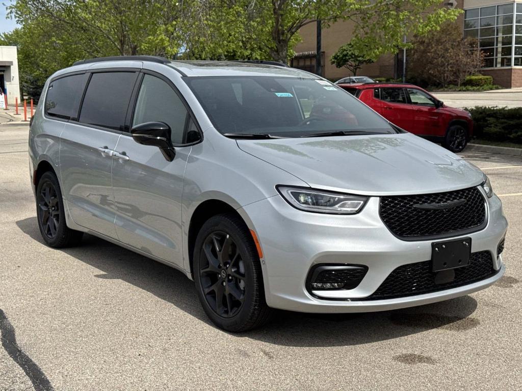 new 2026 Chrysler Pacifica car, priced at $54,484