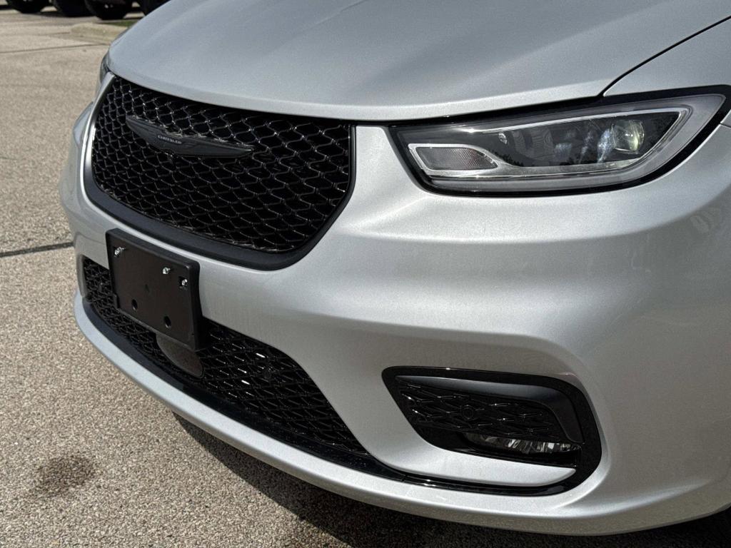new 2026 Chrysler Pacifica car, priced at $54,484