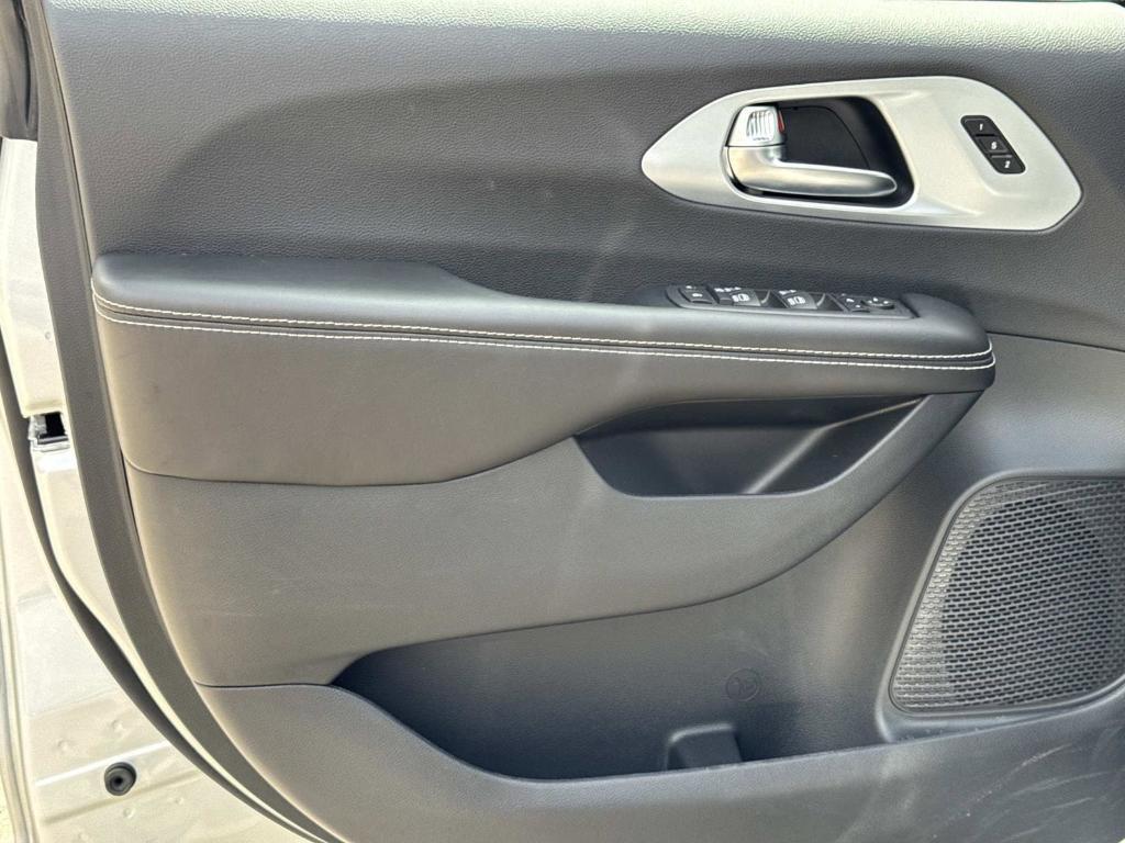 new 2026 Chrysler Pacifica car, priced at $54,484
