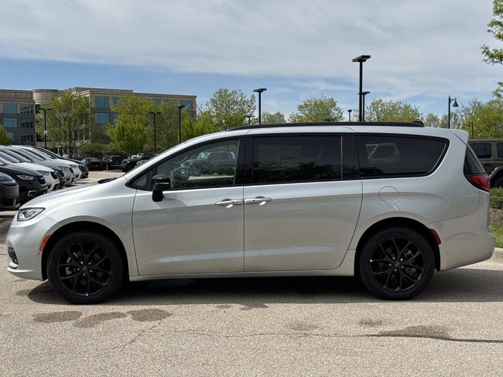 new 2026 Chrysler Pacifica car, priced at $54,484