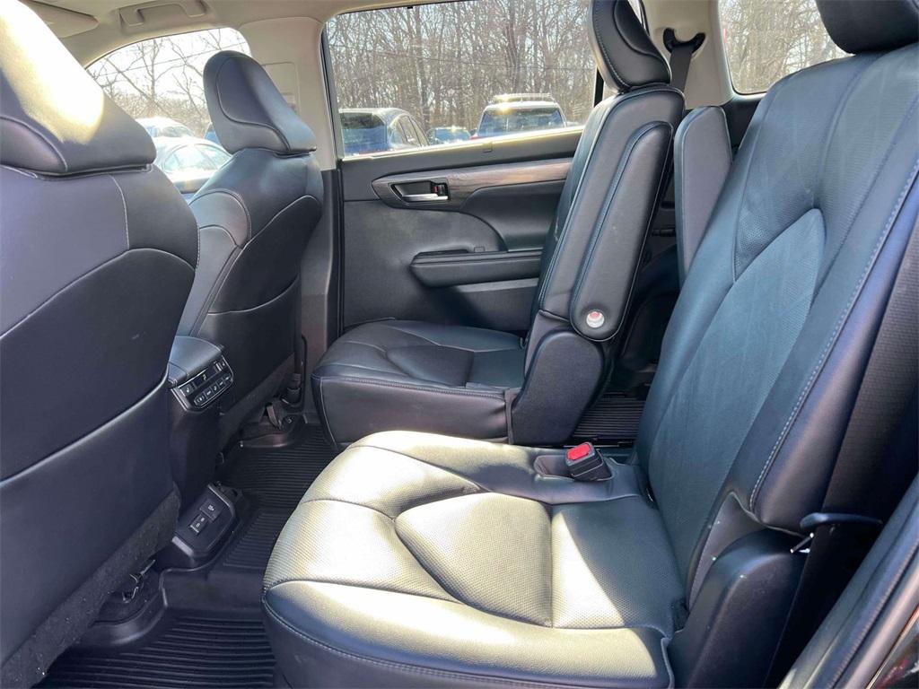 used 2023 Toyota Highlander car, priced at $34,498
