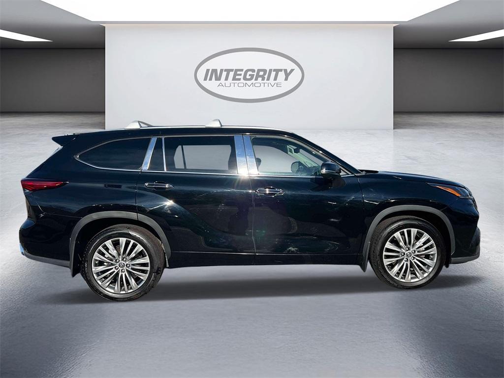used 2023 Toyota Highlander car, priced at $34,498