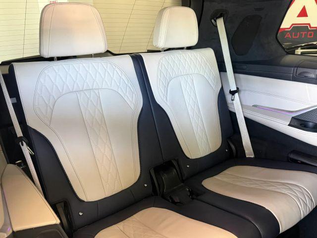 BMW X7 view 29