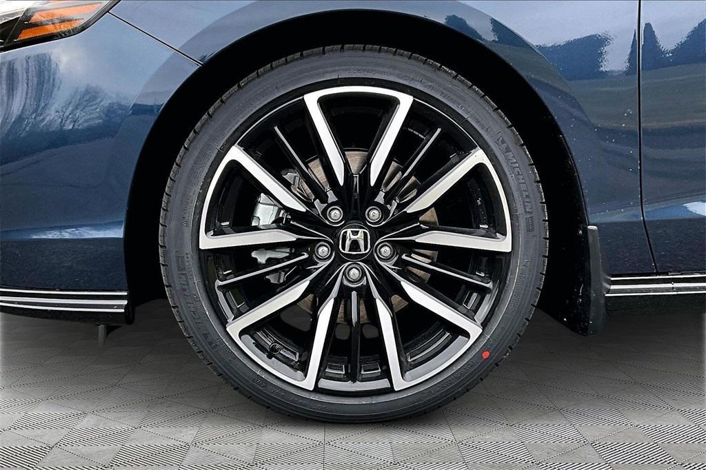 new 2025 Honda Accord Hybrid car, priced at $40,495