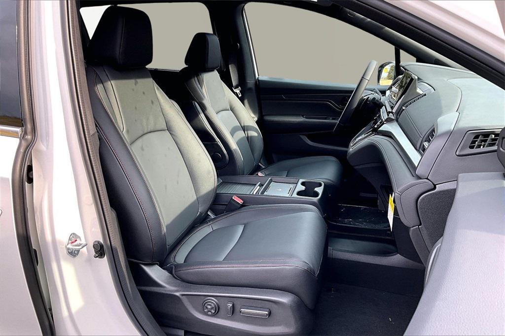 new 2026 Honda Odyssey car, priced at $45,845
