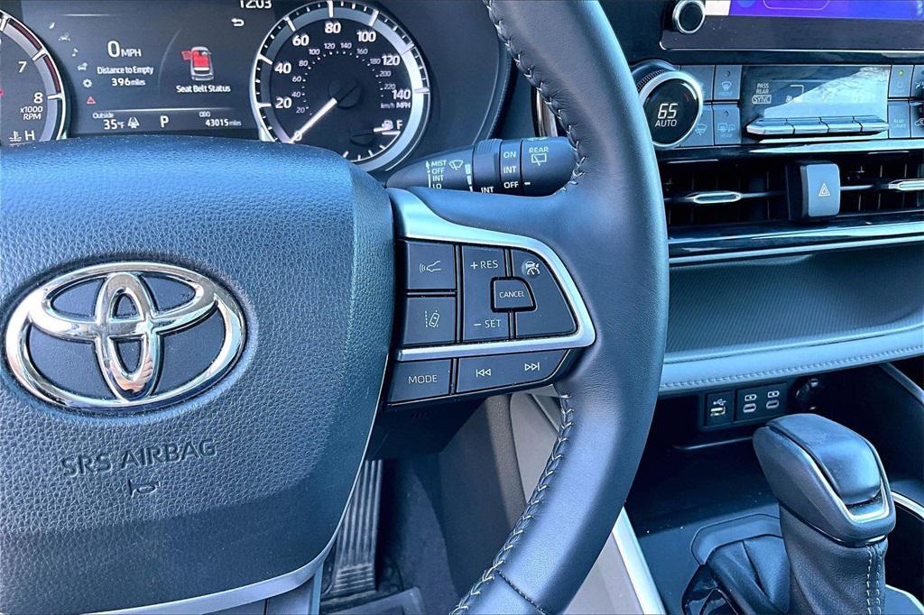 used 2023 Toyota Highlander car, priced at $30,269