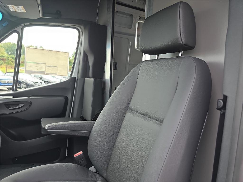 new 2025 Mercedes-Benz Sprinter 2500 car, priced at $68,693