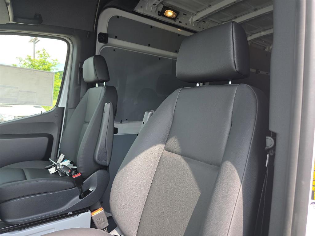new 2025 Mercedes-Benz Sprinter 2500 car, priced at $66,011