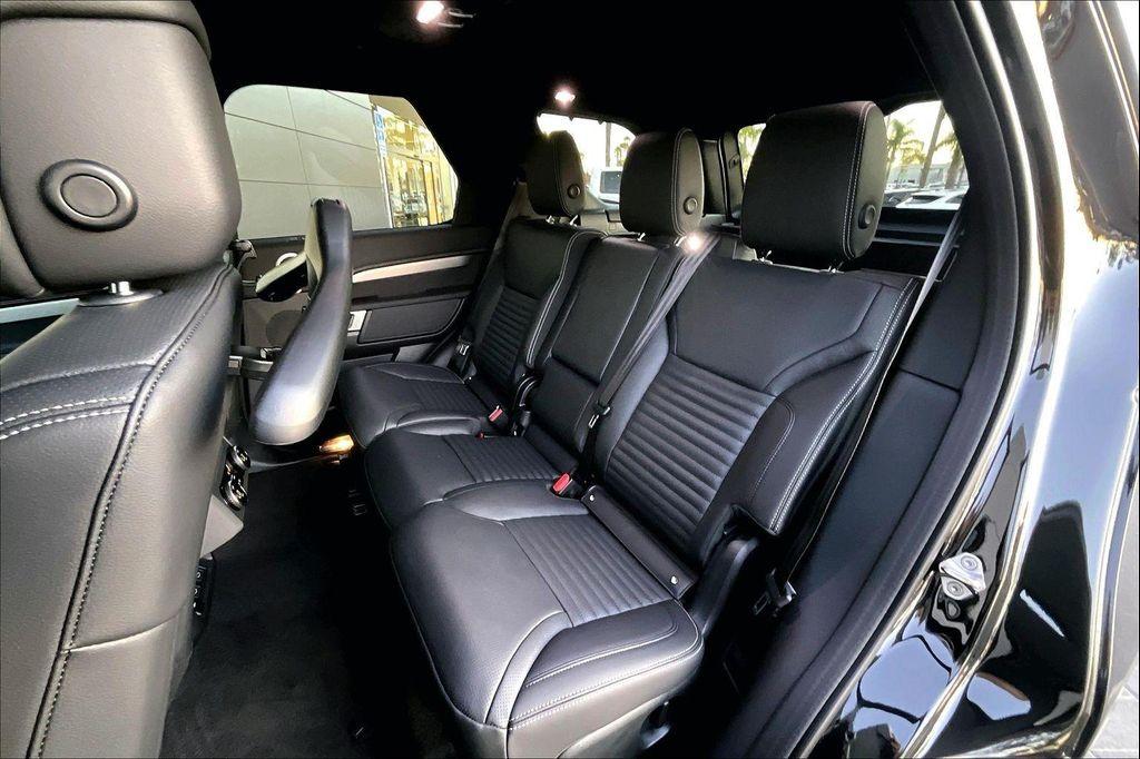 new 2026 Land Rover Discovery car, priced at $78,771