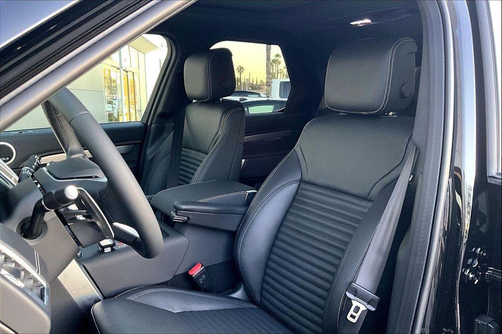 new 2026 Land Rover Discovery car, priced at $78,771