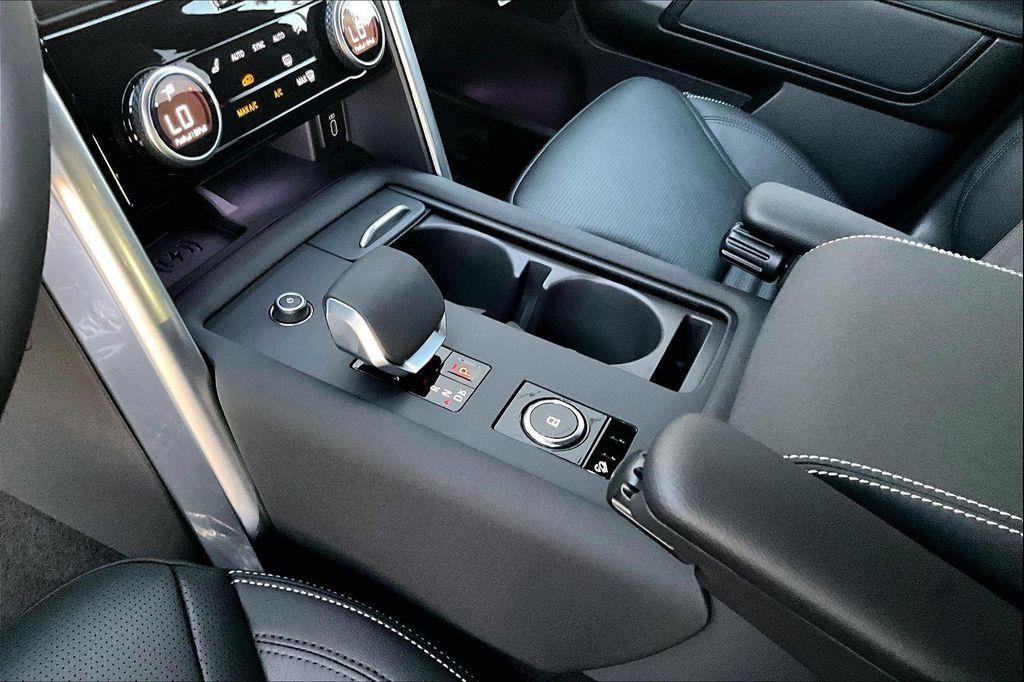 new 2026 Land Rover Discovery car, priced at $78,771