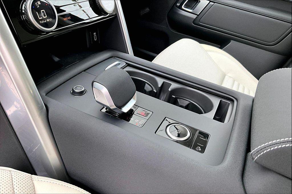 new 2026 Land Rover Discovery car, priced at $76,801