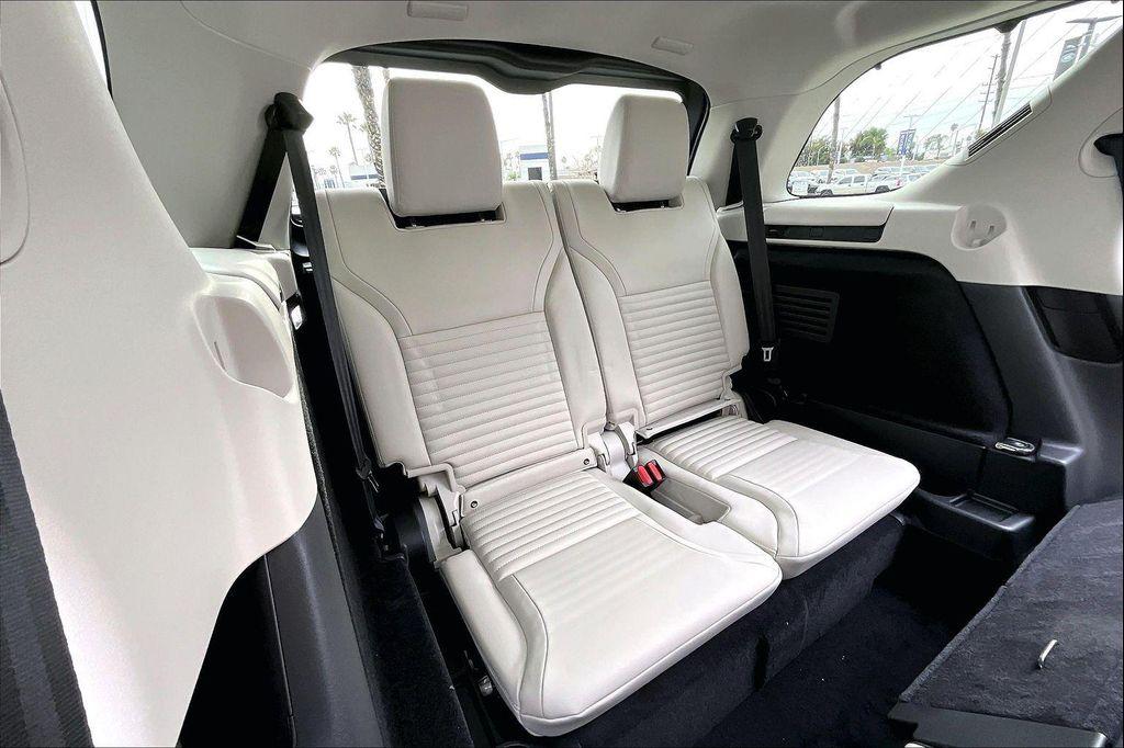 new 2026 Land Rover Discovery car, priced at $76,801