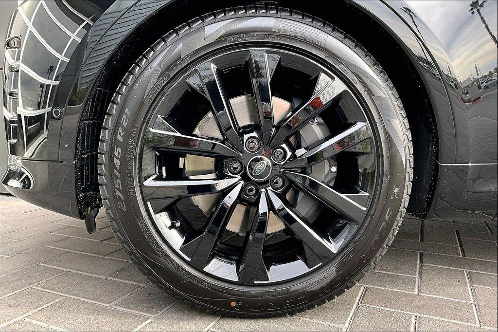 new 2026 Land Rover Discovery car, priced at $76,801