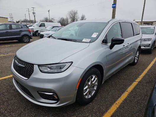 used 2024 Chrysler Pacifica car, priced at $31,590