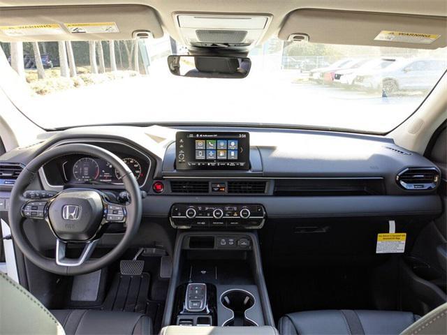 new 2025 Honda Pilot car, priced at $45,450