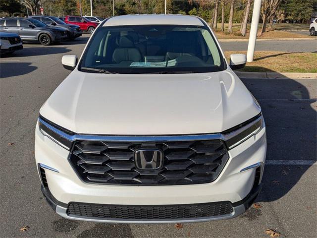 new 2025 Honda Pilot car, priced at $45,450