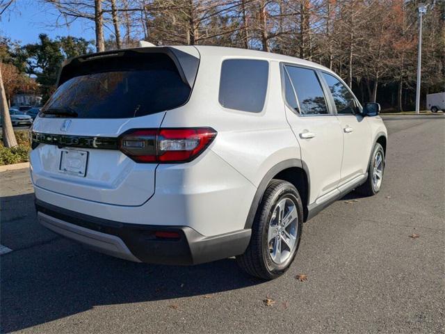new 2025 Honda Pilot car, priced at $45,450