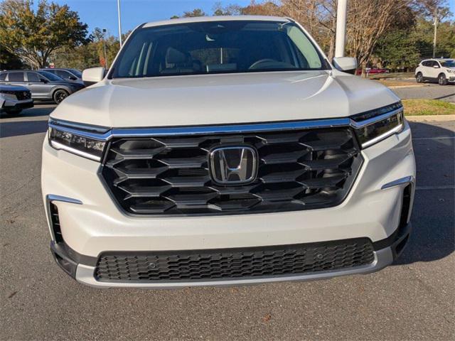 new 2025 Honda Pilot car, priced at $45,450