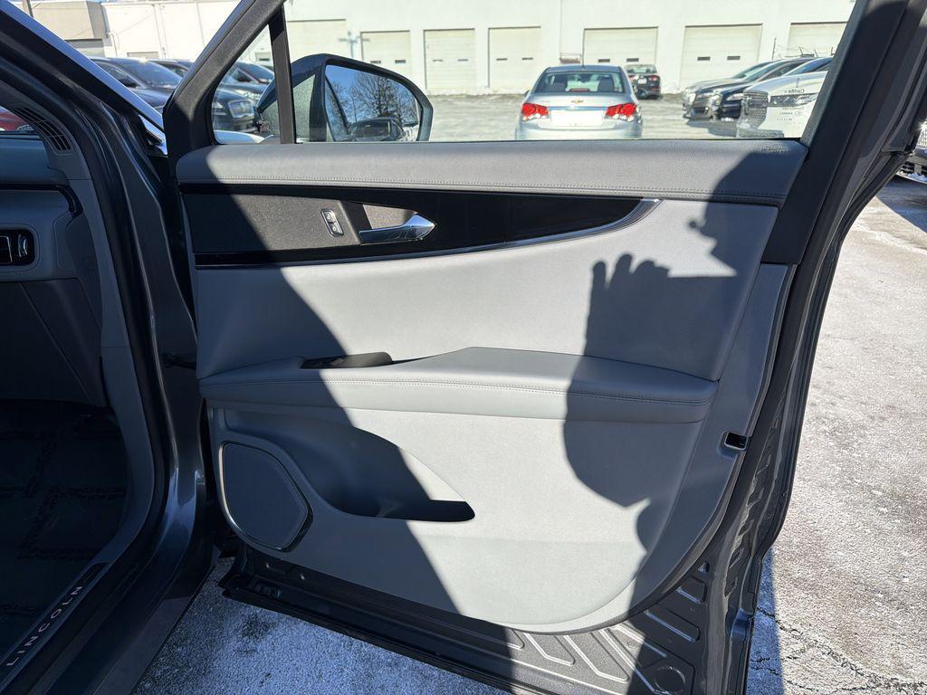 used 2023 Lincoln Nautilus car, priced at $34,890