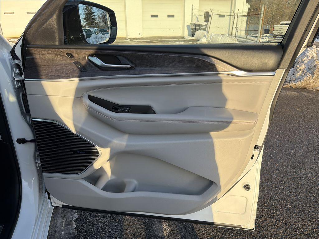 used 2022 Jeep Grand Cherokee 4xe car, priced at $34,890